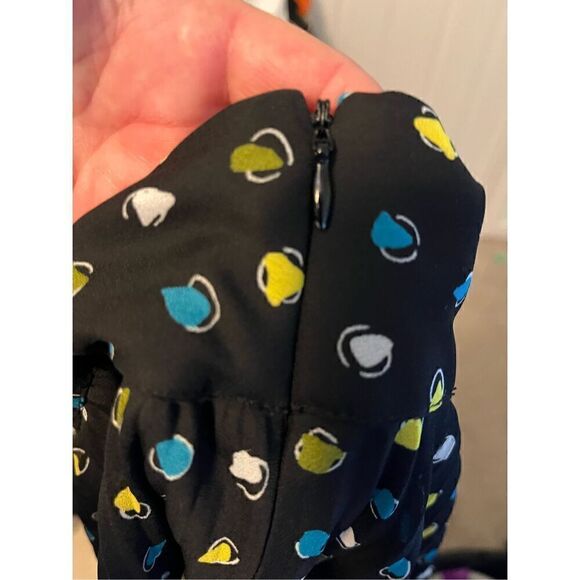 East 5th Black Flowy Side Zip Skirt. Size 6 - Picture 5 of 6